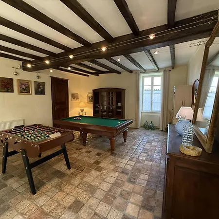 Belle Demeure Charentaise - Piscine Chauffee 别墅