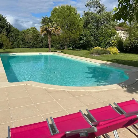 别墅 Belle Demeure Charentaise - Piscine Chauffee
