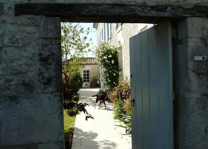 Belle Demeure Charentaise - Piscine Chauffee Villa